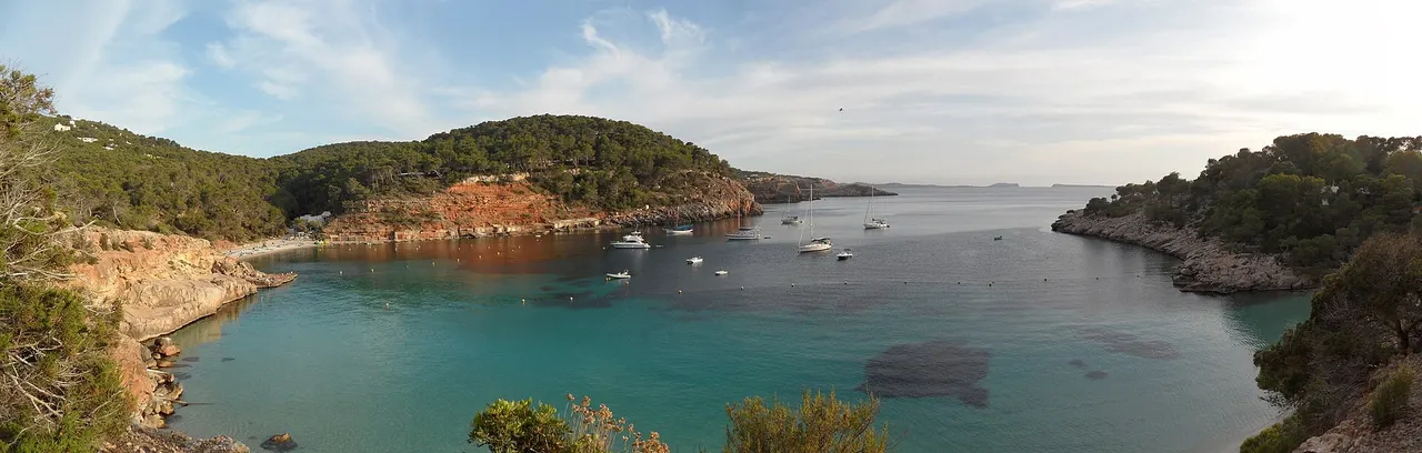 Cala Salada in Sant Antoni de Portmany